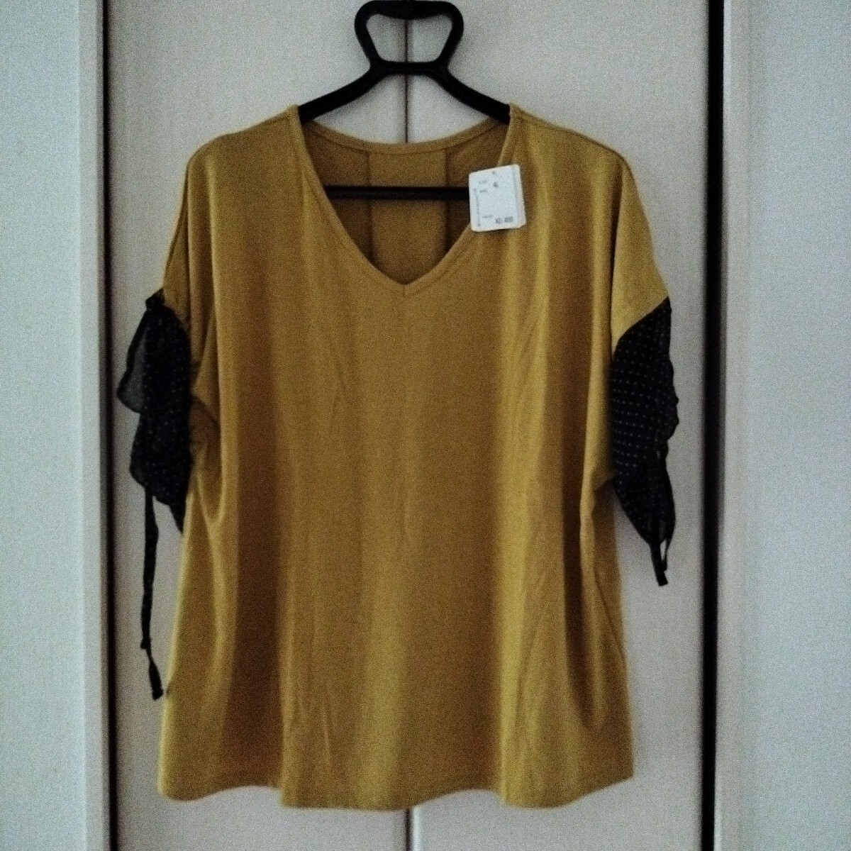 新品【4L】大きいサイズ レディース ミセス 半袖カットソー トップス 重ね着にも Vネック 袖リボン NB-4610 体型カバー 黄色系 からし色拍卖