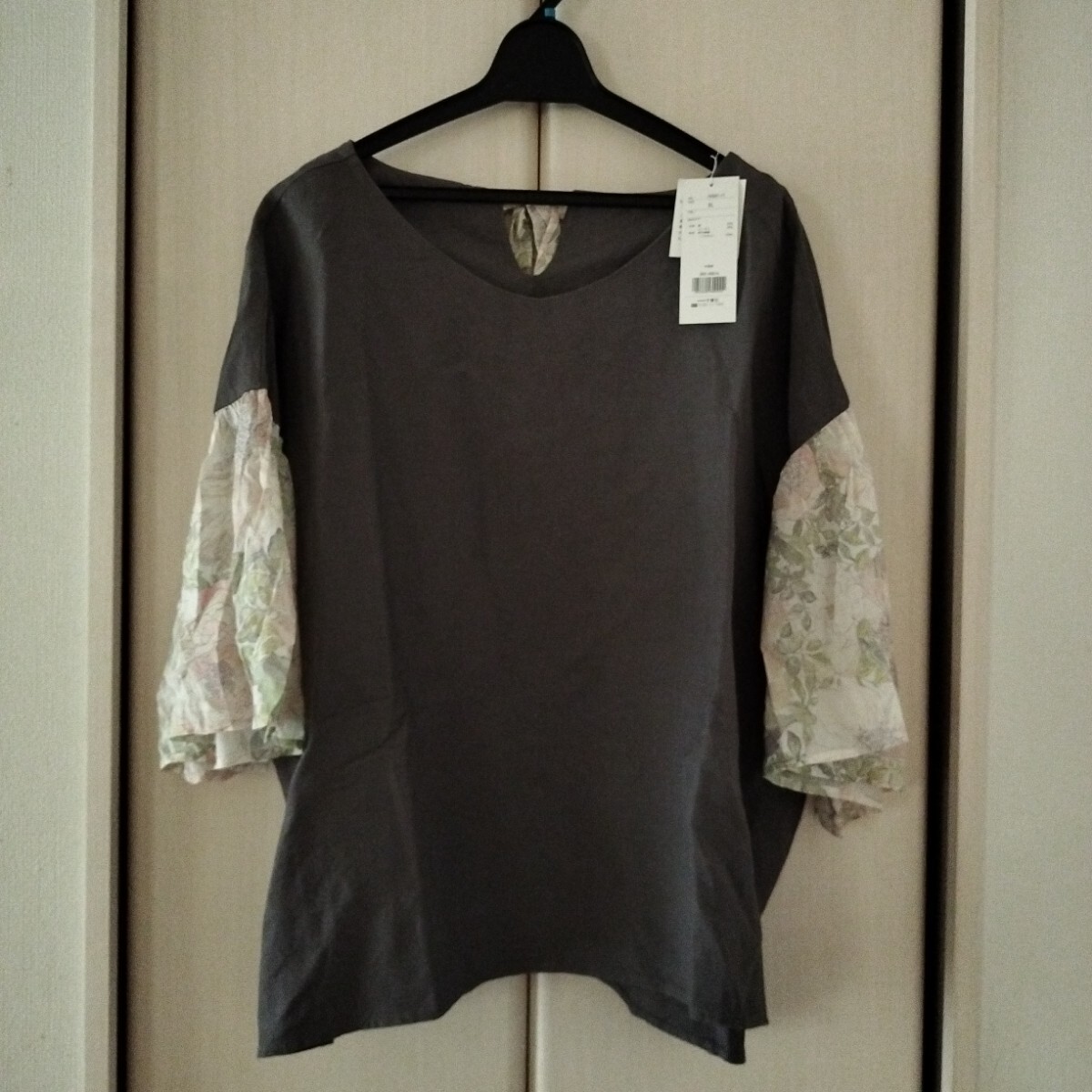 新品タグ付【5L】大きいサイズ ベルメゾン 千趣会 半袖カットソー 麻 レーヨン バックリボン 重ね着にも 体型カバー レディース ミセス ①拍卖