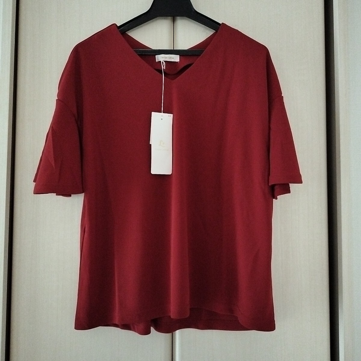 新品【Sサイズ】ベルメゾン 千趣会 Latelier raffine ラトリエラフィネ 半袖ブラウス Vネック カットソー 袖フリル レディース拍卖