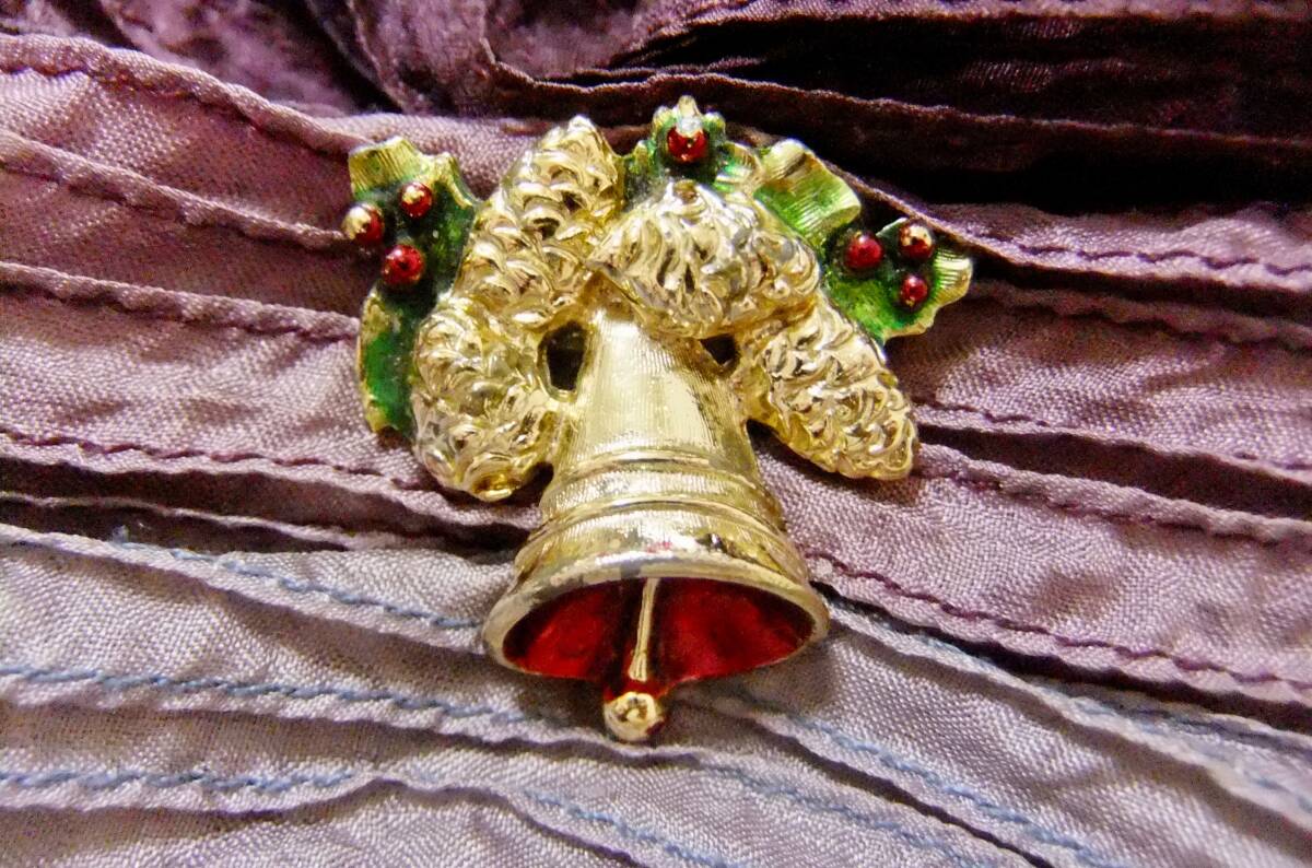 ROOOX刻印:柊と松ぼっくりとベルのブローチ 1-30拍卖