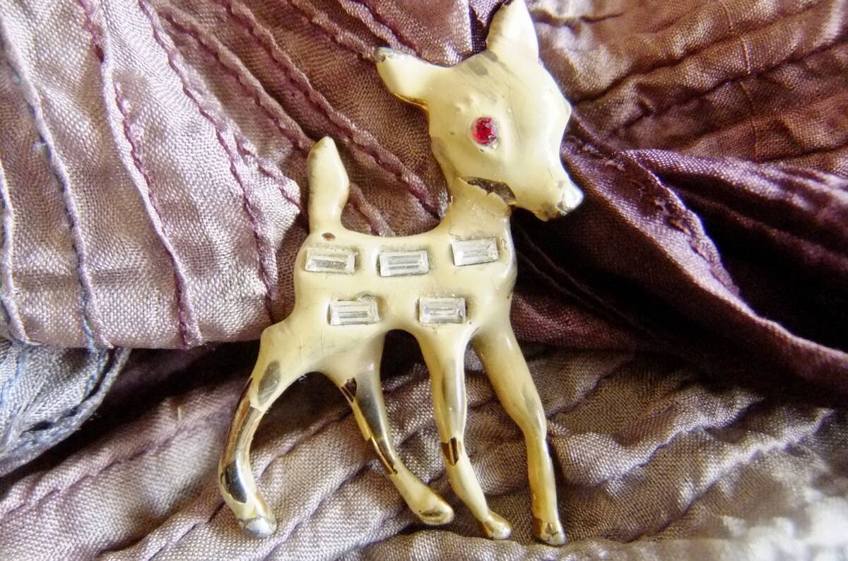 ヴィンテージ:2色カラーストーン 、子鹿のブローチ 1-17 拍卖