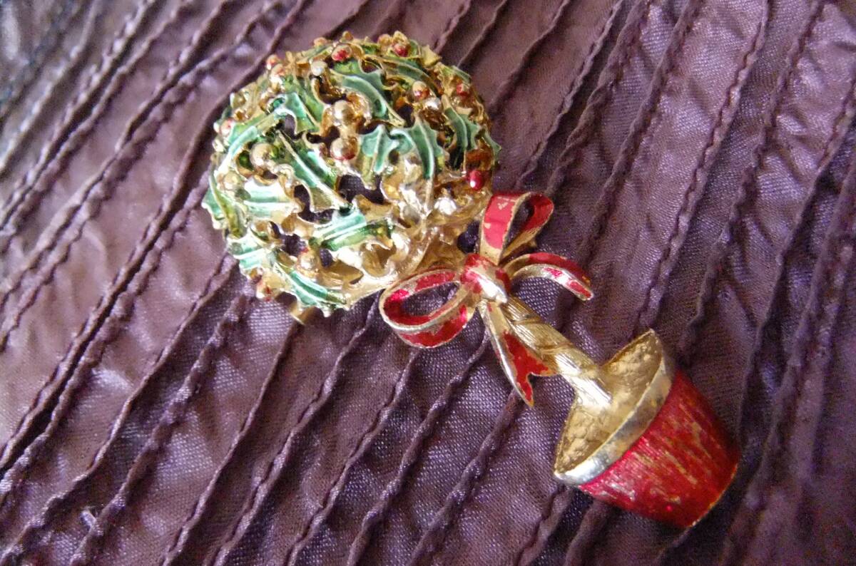 ヴィンテージ:柊の木とリボンのブローチ 2-99拍卖