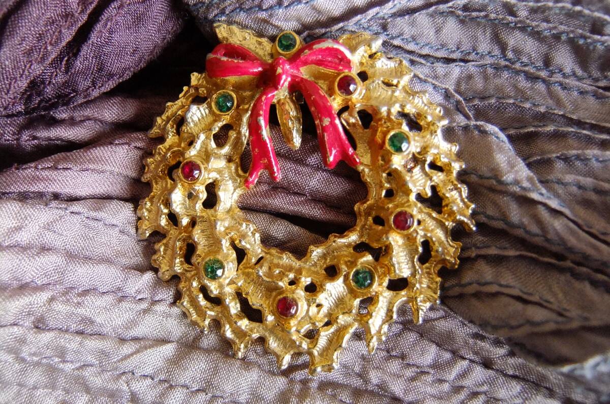 ヴィンテージ:ゴールドカラー、クリスマスリースブローチ 2-61 拍卖