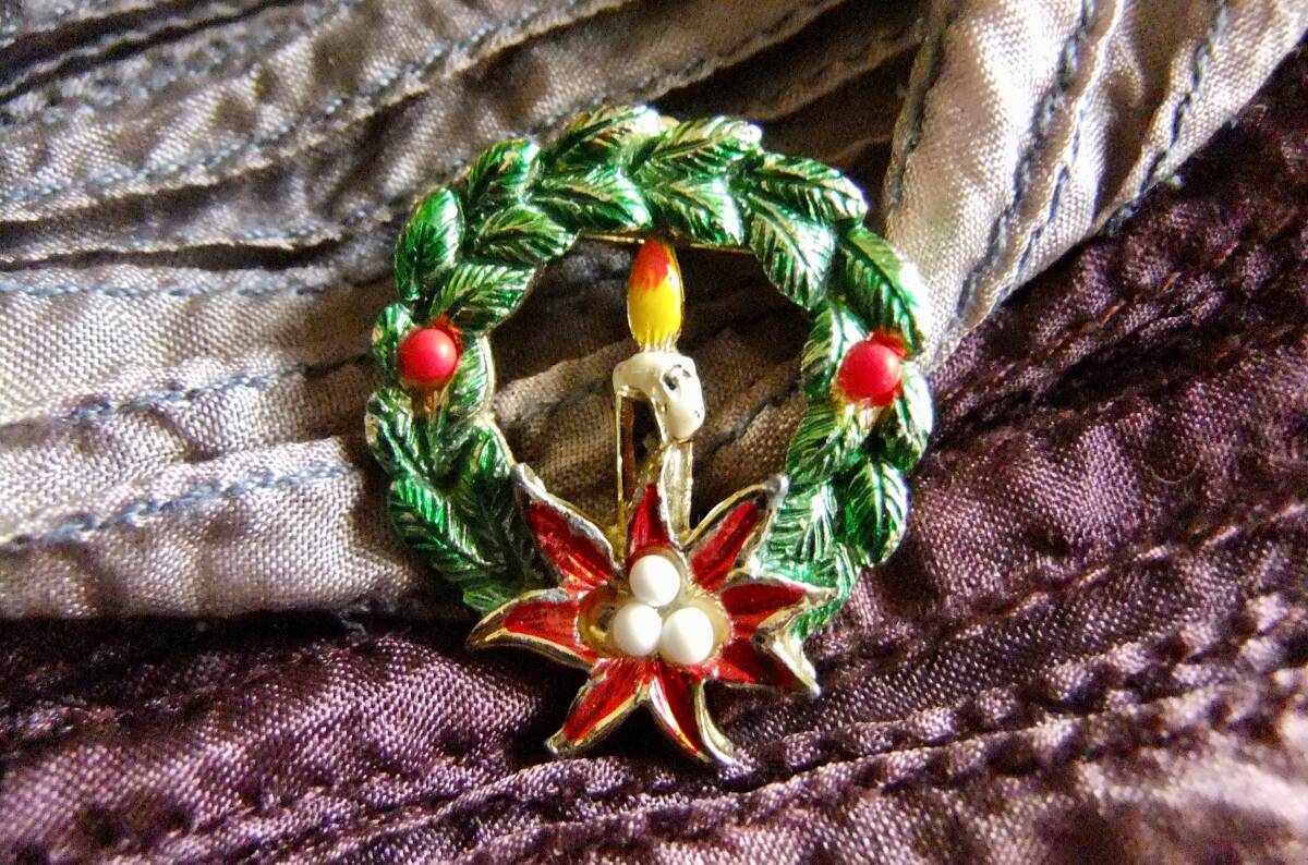 BEATRIX刻印:キャンドル、ポインセチア、柊リースの小さめなブローチ 2-40 拍卖