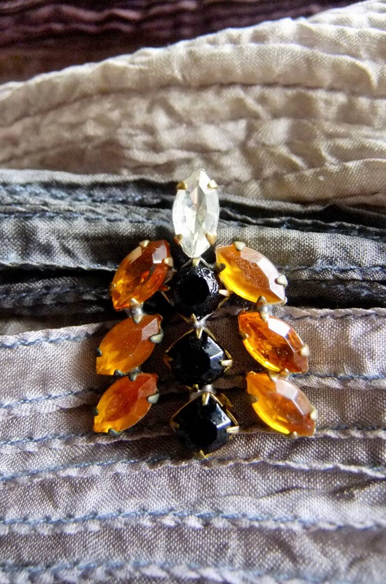 ヴィンテージチェコ製:クリスマスツリーのボタン 1-23 拍卖