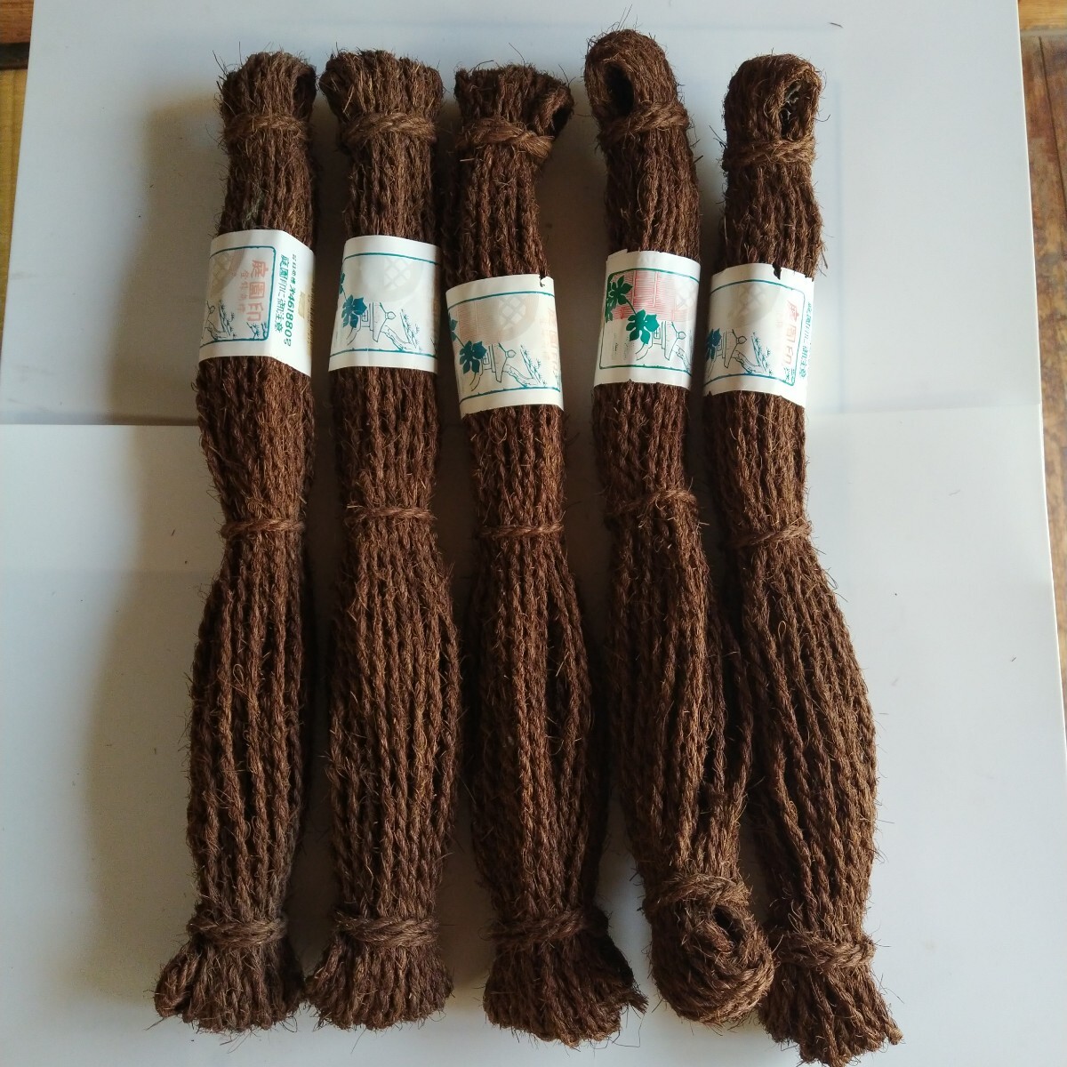 まとめて特価!庭園印棕櫚縄 茶色 まとめて5本セット 太さ約4ミリ 長さ約20m まとめてオトクです。拍卖