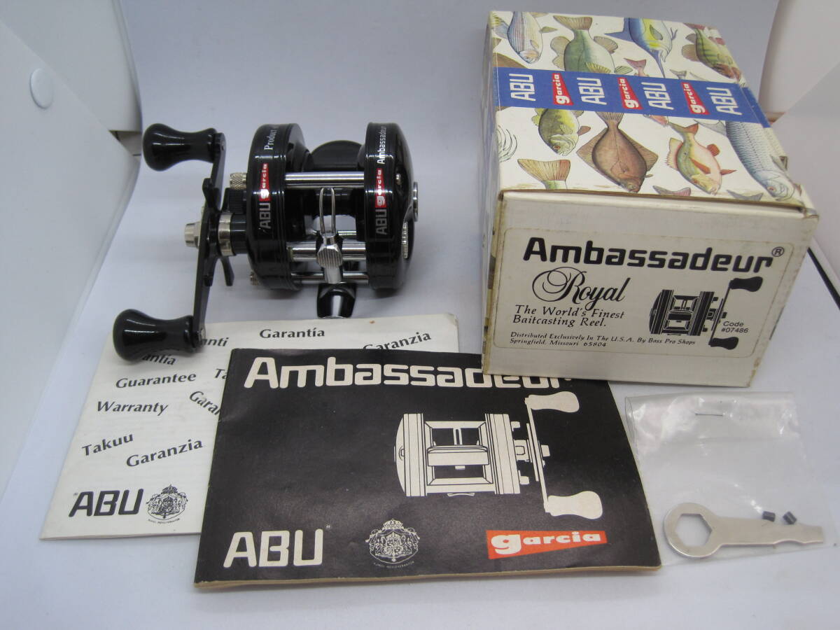 ABU アンバサダー Royal センターブレーキ 1983年製 パーミングカップ 新品未使用箱入り 付属品付き ビンテージリール フルオリジナル拍卖