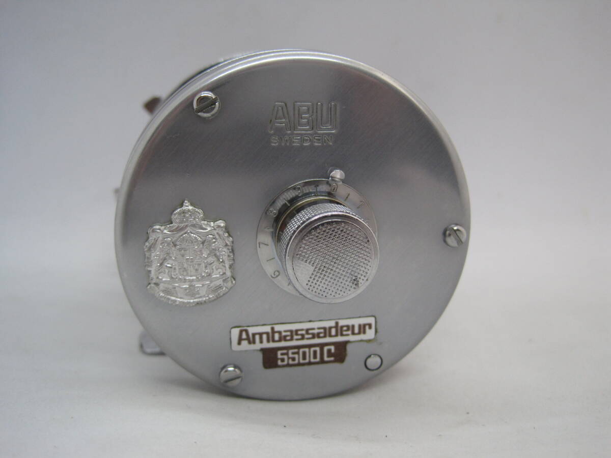ABU アンバサダー 5500C 1977年製 シルバー 山型リム ステッカーモデル 新品未使用 ビンテージリール フルオリジナル拍卖
