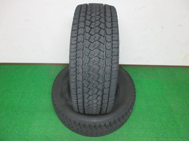 F515 SALE品【条件付 送料無料】365/70R22.5 160 超溝高 8.5~9分山 ダンロップ スタッドレス SP090 23年製 2本 激安 大型 トラック 除雪車拍卖