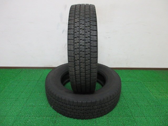 Q910【条件付 送料無料】205/70R17.5 115/113 超溝高 8.5分山 スタッドレス DELVEX M935 21年 2本 激安 小型 中型 トラック キャンター 等拍卖