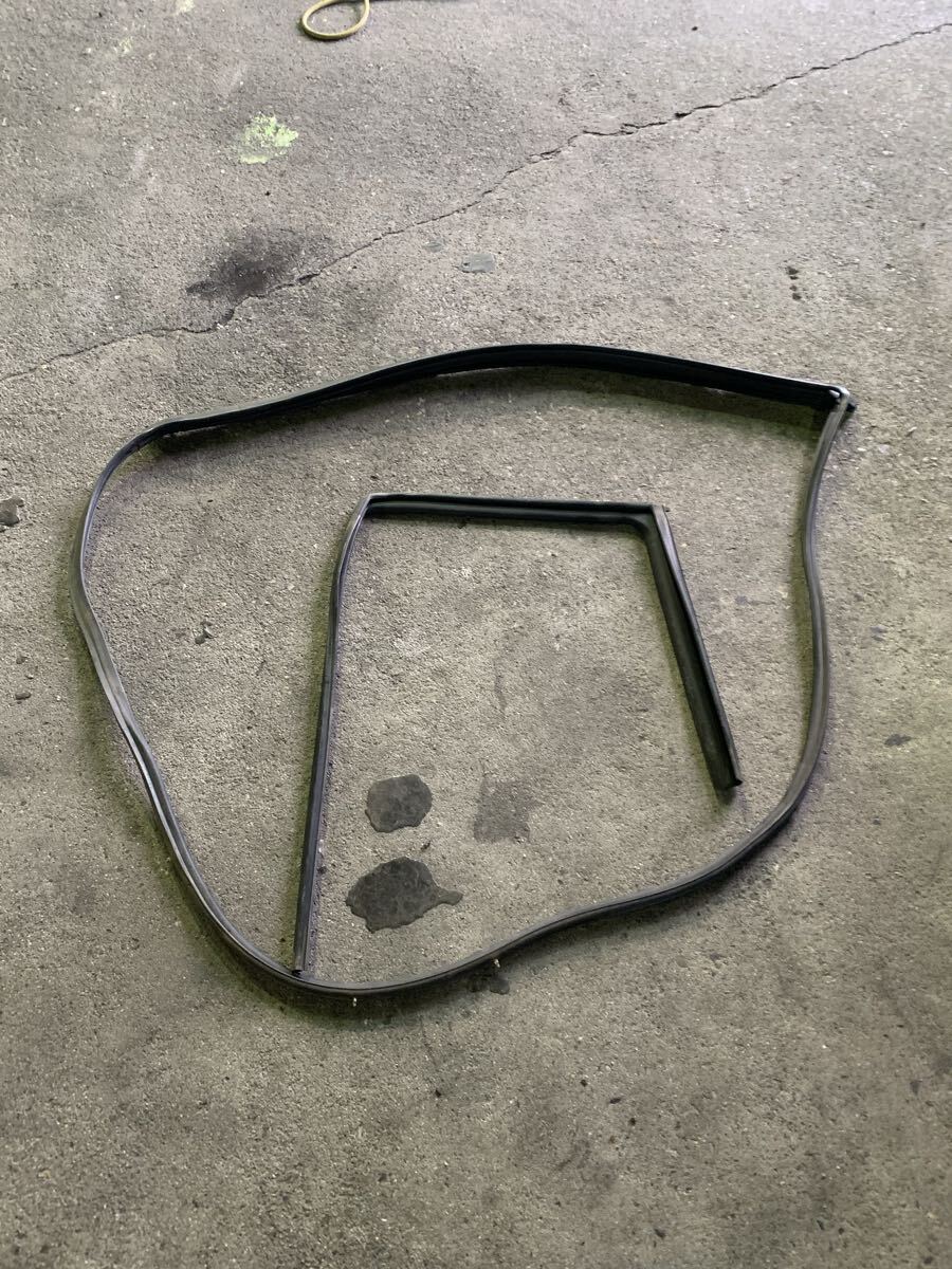 日産 スカイライン ER34 4ドア 右 リアドア ウェザーストリップ ガラスゴム ドアゴム 拍卖