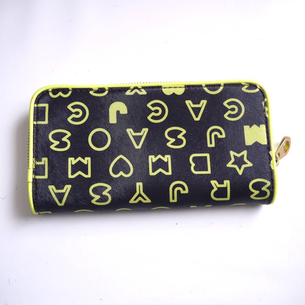 $ 美品 $ 激レア♪◆ マークジェイコブス ◆ MARC BY MARC JACOBS ◆ ロゴ総柄 PVC レザー製 ◆ ラウンドファスナー 長財布 ◆ 黒 蛍光色拍卖