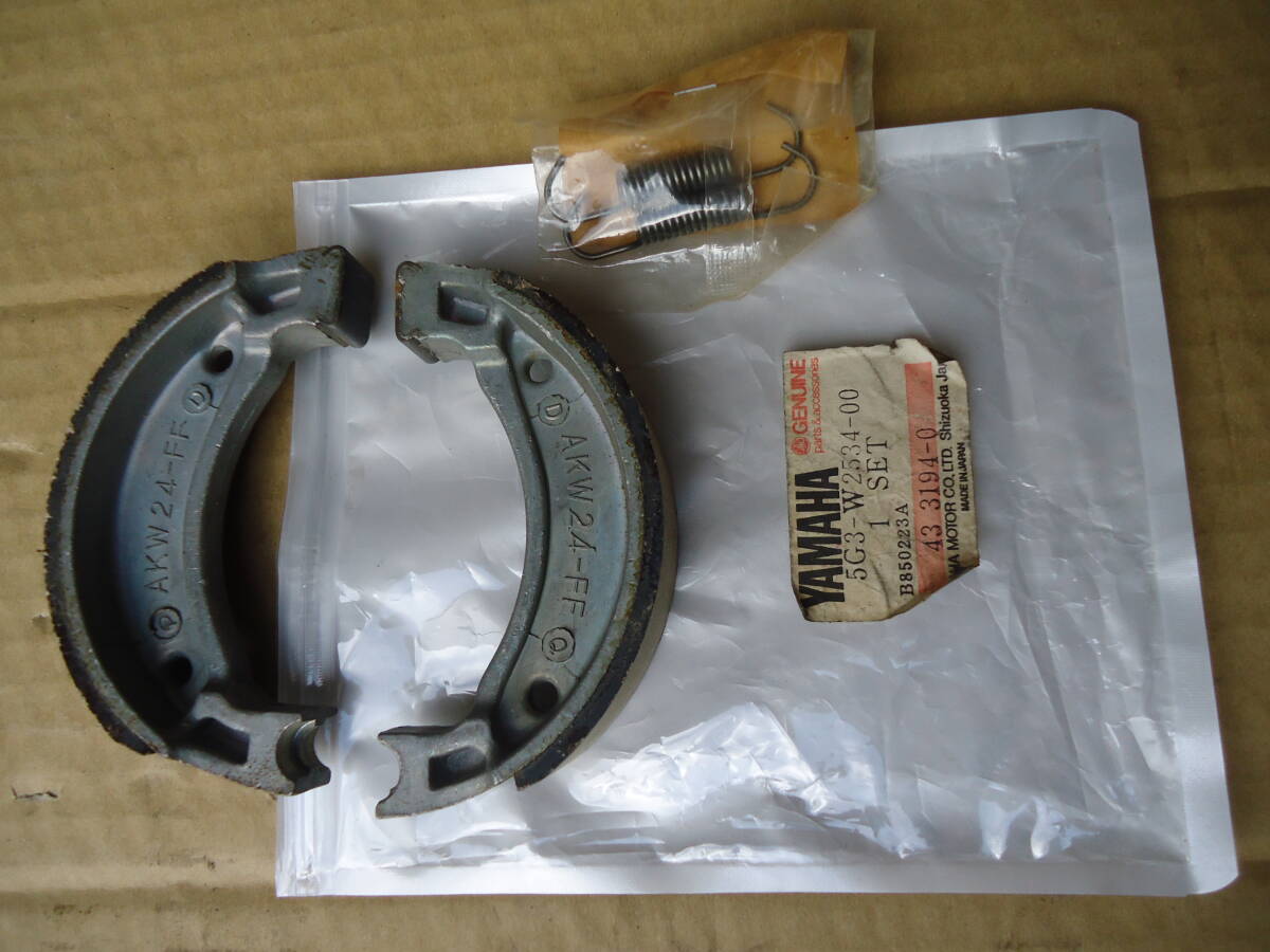 ヤマハ 純正 ブレーキシュー 5G3-W2534-00 YAMAHA JOG アプリオ ジョグZR TW200E メイト80 マジェスティ250 SG03J) ジョグ アクシス BWS拍卖