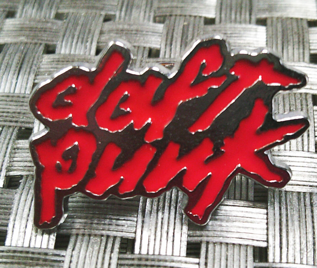 《赤銀dp》音魂■新品■『daft punk 』 ダフト・パンク フランス■ミュージック 音楽 楽器 仲間 ◇激シブ■■金属 ピンバッジ バッチ拍卖