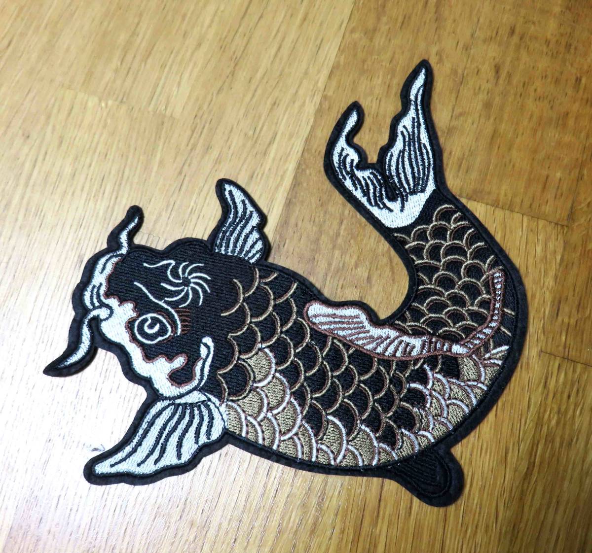 大型IR圧着 左泳黒鯉 匠豪華 高品質』 レトロ◆新品 CARP ブラックカープ 鯉 江戸時代 明朝 清朝 刺繍ワッペン◆激シブ◇■DIY拍卖