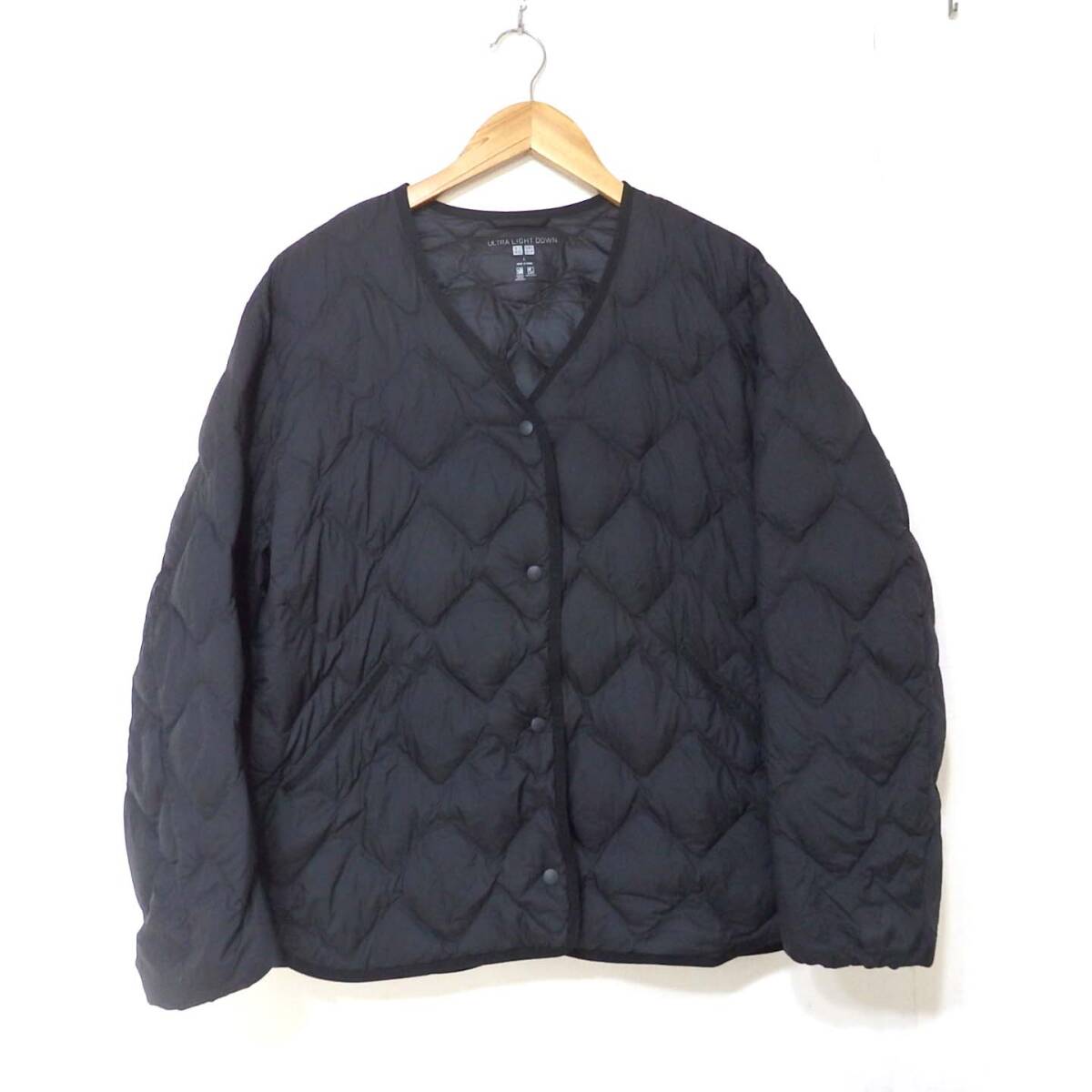 【送料無料】ユニクロ ウルトラライトダウンリラックスジャケット 黒 439707  C03/レディースLサイズ テープ跡あり 難あり拍卖