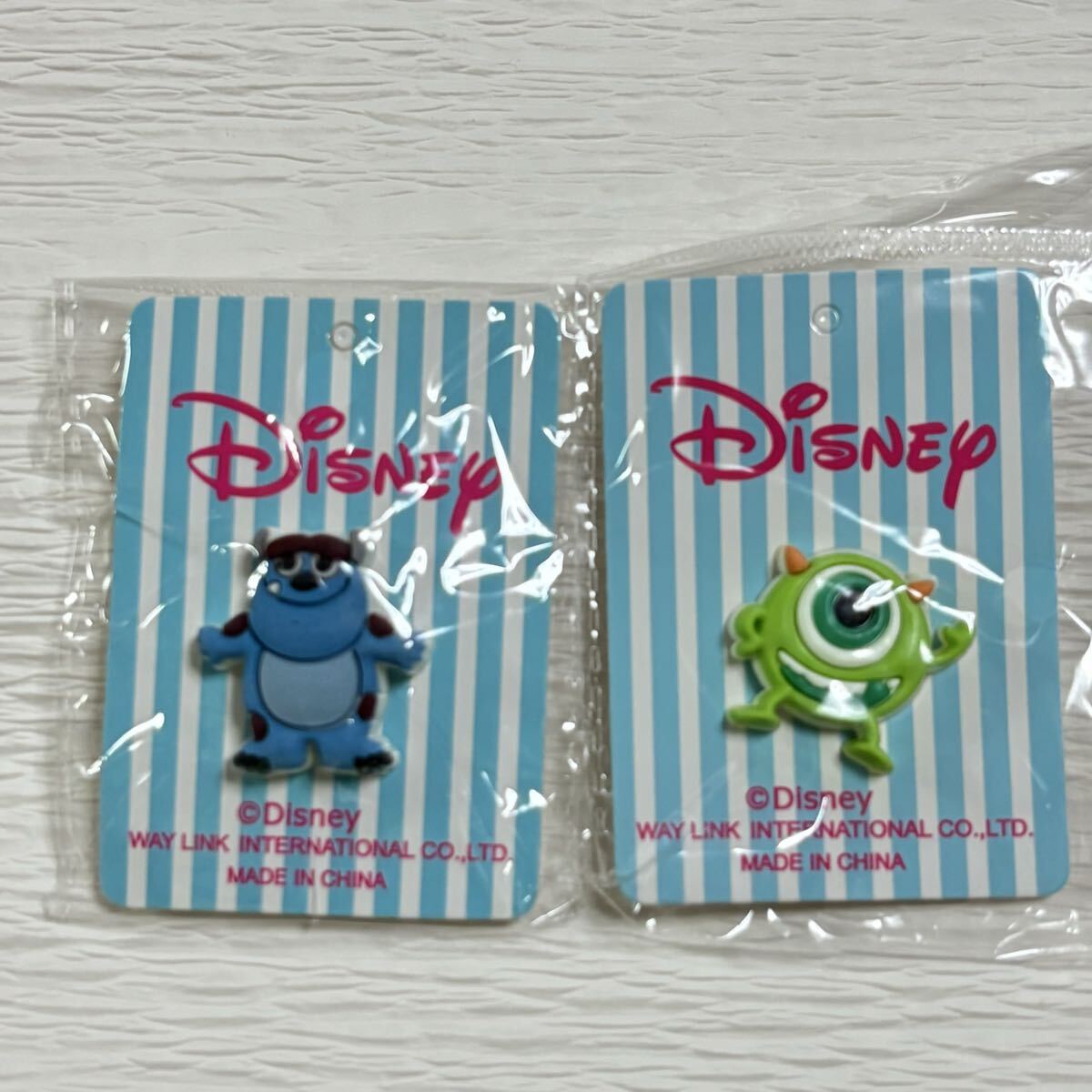 匿名配送送料無料 未使用 ディズニー モンスターズインク マイク サリー ジビッツ風サンダルアクセ 2種セット クロックスなどに拍卖