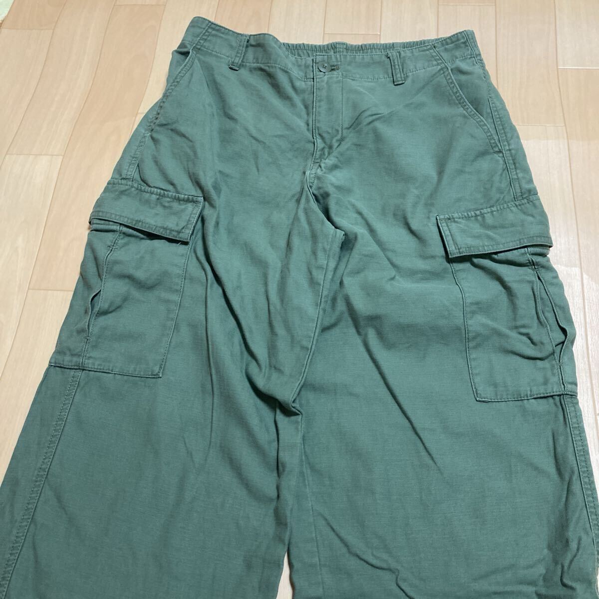 ユニクロ 長ズボン パンツ Lサイズ レディースカーキ メンズにも カーゴパンツ a23拍卖