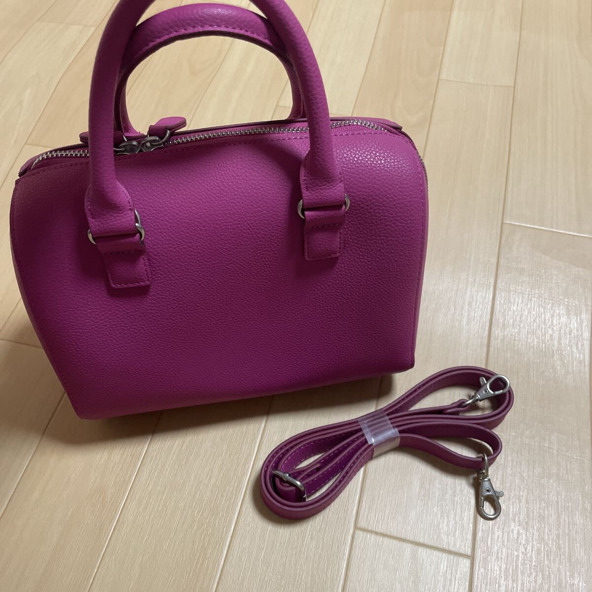 UNIQLO ユニクロ レザータッチ2way ボストンバッグ 未使用品 斜めがけ ストラップ付き カバン ハンドバック ショルダーバッグa23拍卖