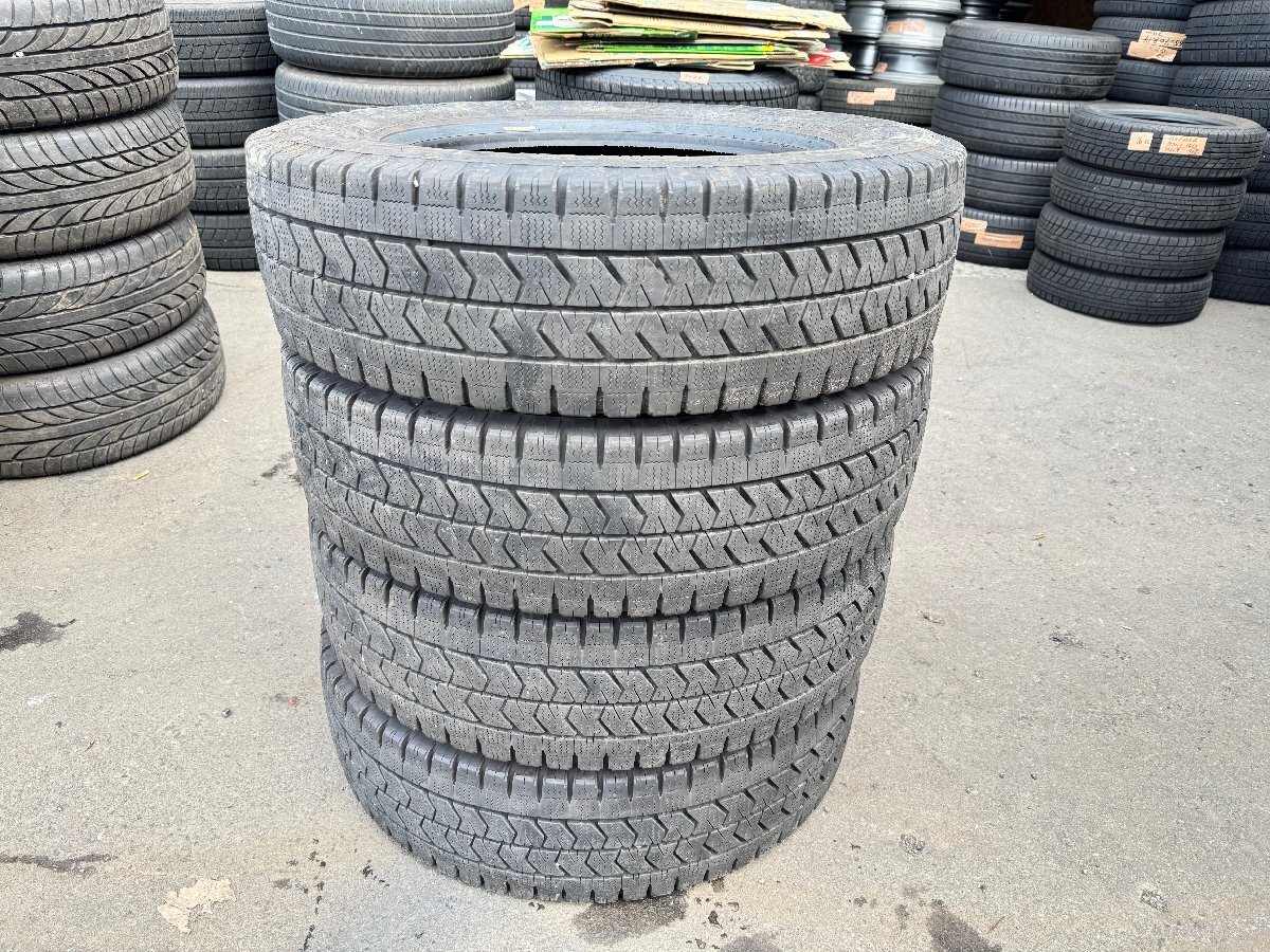215/70R17.5 118/116N LT BRIDGESTONE BLIZZAK W989 2023年製 スタッドレスタイヤ トラックタイヤ 4本セット K59拍卖