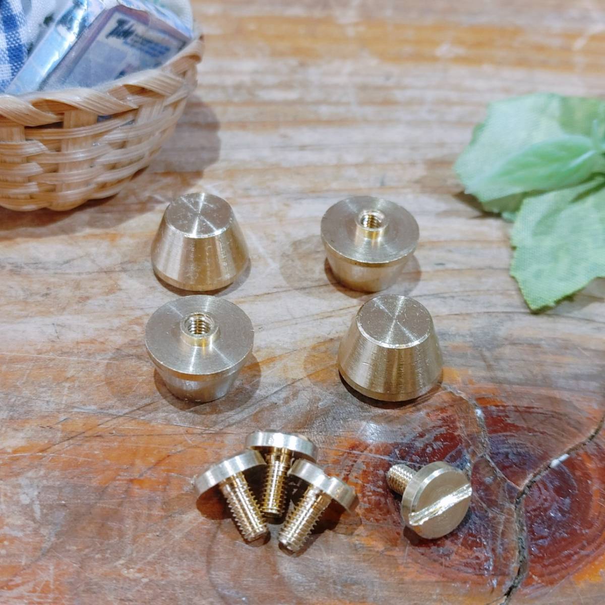 レザークラフト 真鍮 Brass ネジ式 底鋲 4個入りセット タイプB 大拍卖