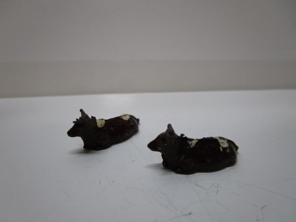 1930~40年代 ヴィンテージ 英国製 ペアの佇む仔牛(茶)のオブジェ (LEAD製) ジオラマ玩具/ミニチュア玩具/古玩具拍卖