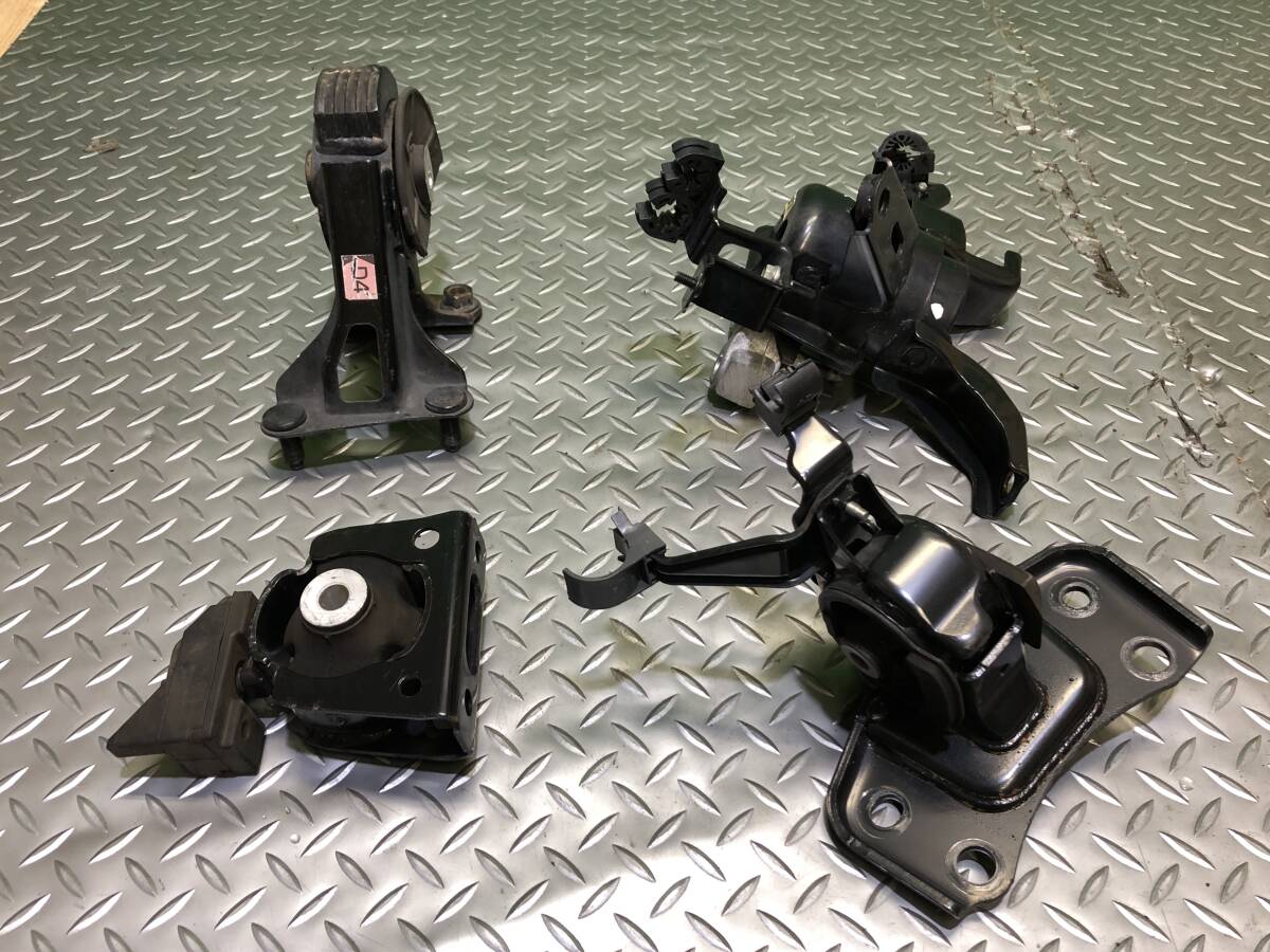 トヨタ プリウス DAA-ZVW30 2ZR-3JM エンジンマウント ミッションマウント 4点セット 管27587拍卖