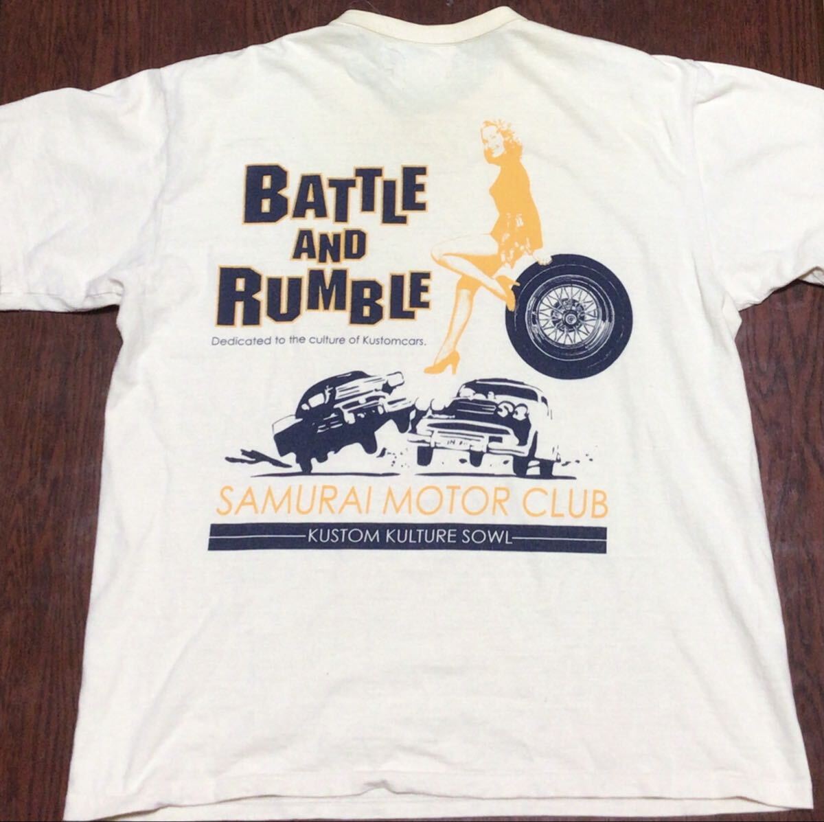 SAMURAI JEAN サムライジーンズ★ サムライ自動車倶楽部 ★ ピンナップガール バックプリント Tシャツ BATTLE AND RUMBLE 拍卖