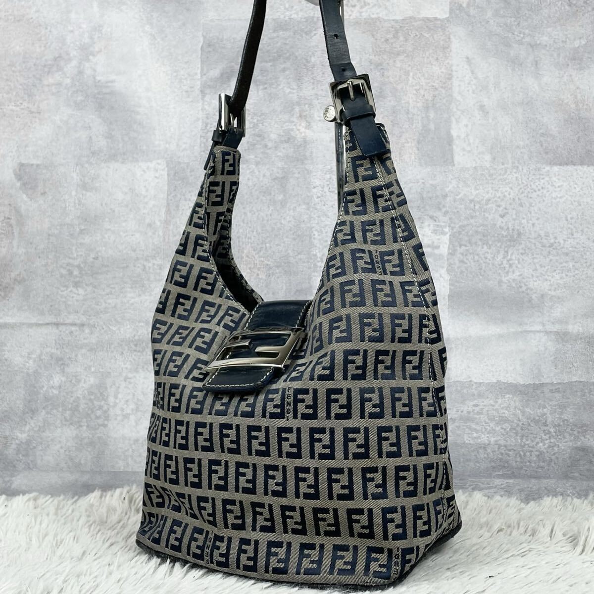 超希少品 FENDI フェンディ マンマバ トートバッグ ハンド ビジネス キャンバス レザー ズッカ FF ロゴプレート ステッチ フラップ 拍卖