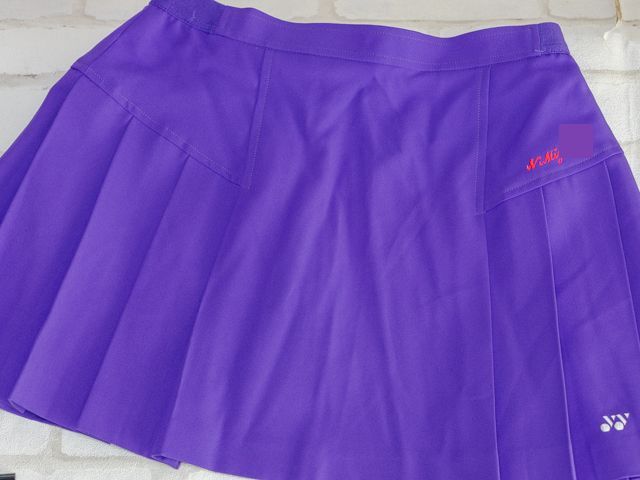 4046*【送料無料】*バトミントン*テニススコート*ヨネックス*パープルプリーツ*ネーム刺繍入*胴囲73*YONEX*日本製*USED♪拍卖