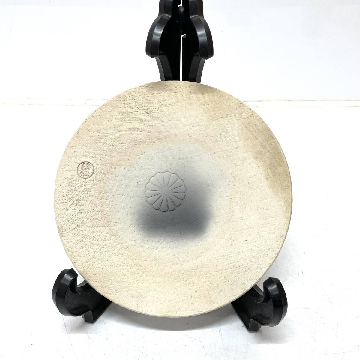 ■□法伝 茶道具 底瓦 菊紋 風炉用底瓦 工芸品 茶碗 骨董 陶器 茶道具 茶器 茶道 陶印 骨董 Japanese Pottery Ceramic Matcha Tea Bowl拍卖