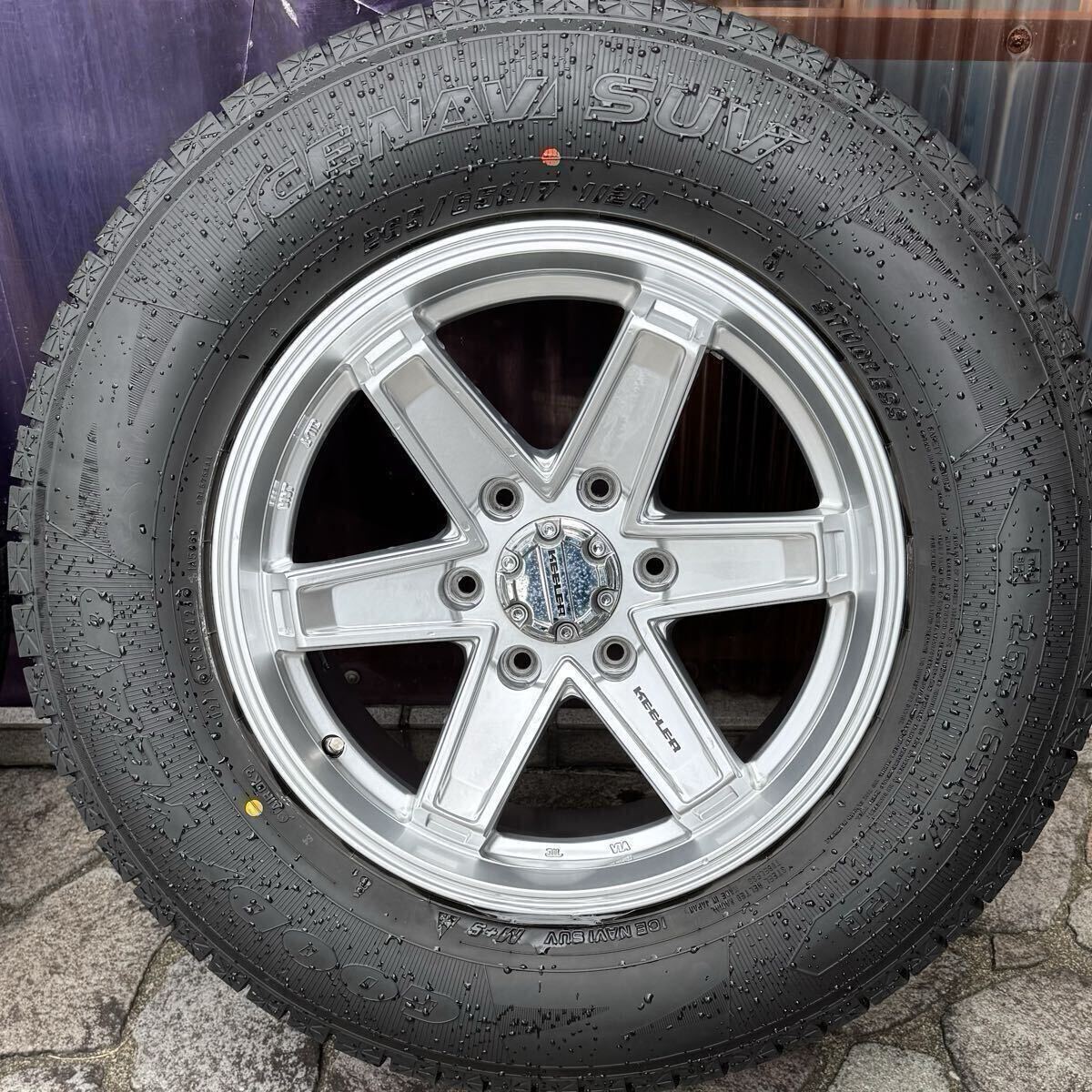 ランクル プラド スタッドレス 4本セット キズ無し アルミ 2023年製 グッドイヤー 265/65R17 洗浄済み ナット付 トヨタ  KEELER拍卖