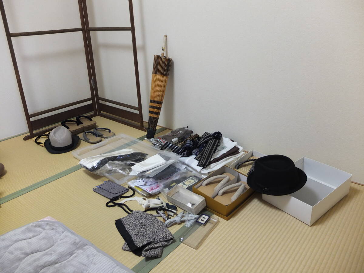 男着物関係、草履、ハット、傘、など数点まとめて、直接引き取りの方のみ「衣こう」プレゼント拍卖