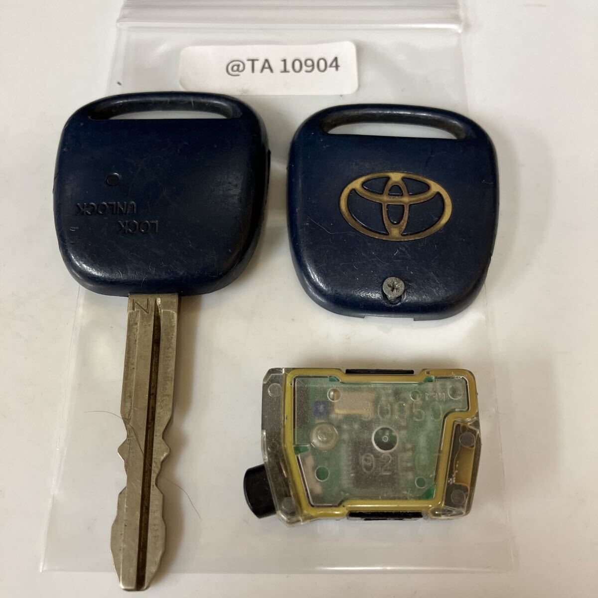 @TA10904 点灯なし トヨタ 基盤30050 純正 キーレス リモコン クラウンエステート ハイエース アルテッツァジータ エスティマ等 1ボタン拍卖