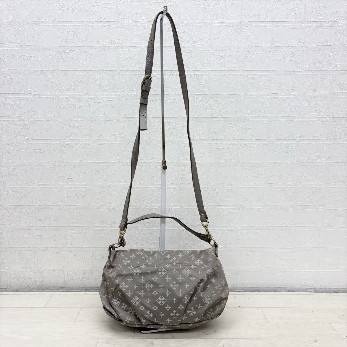 1803〓 russet ラシット ショルダーバッグ ハンドバッグ レディース グレー 鞄 肩掛け鞄 手提げ鞄 斜め掛け 総柄 カジュアル拍卖