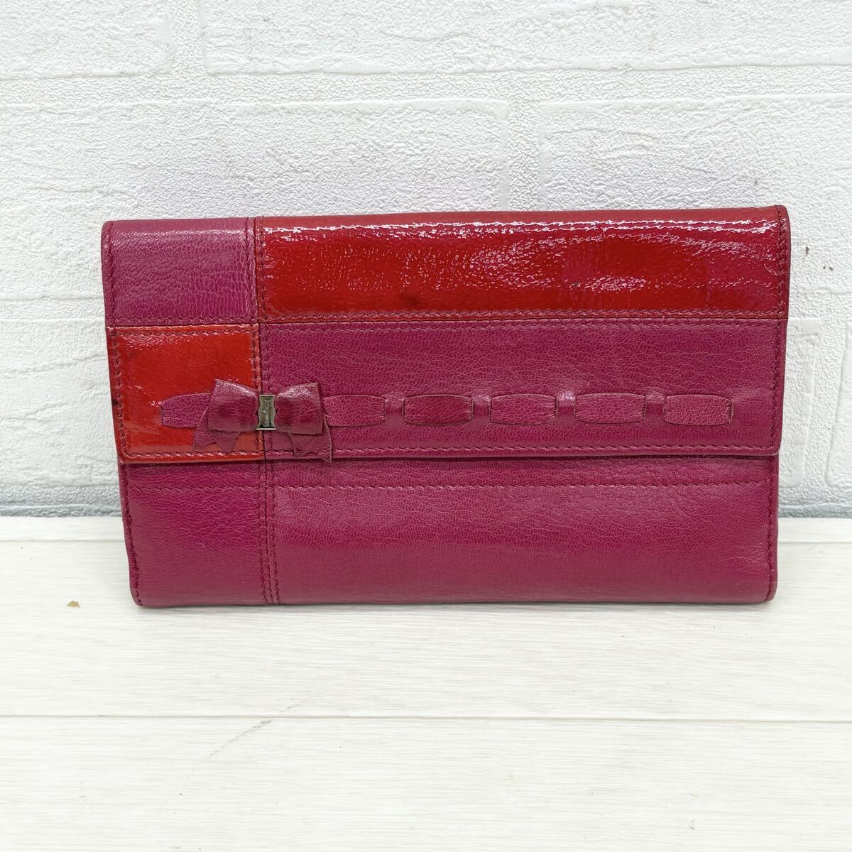 1813〓 Salvatore Ferragamo サルヴァトーレフェラガモ 二つ折り財布 レディース マゼンタ レッド 小銭入れあり 札入れあり 服飾小物拍卖