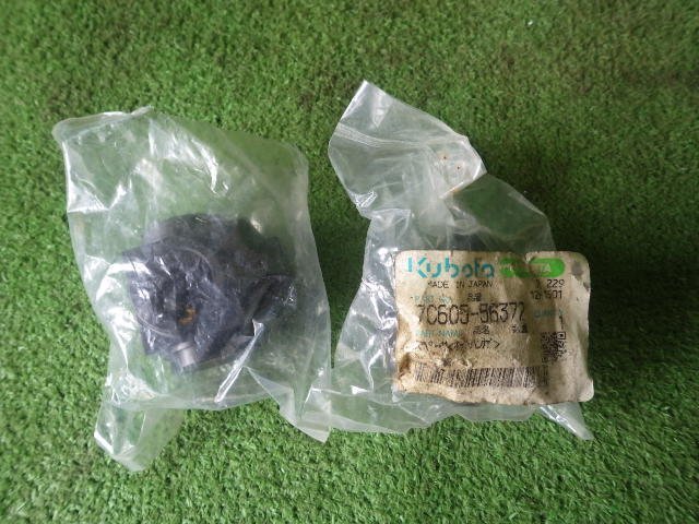 クボタ 純正パーツ スペーサ オートハンガ【7C605-56372】2セット拍卖