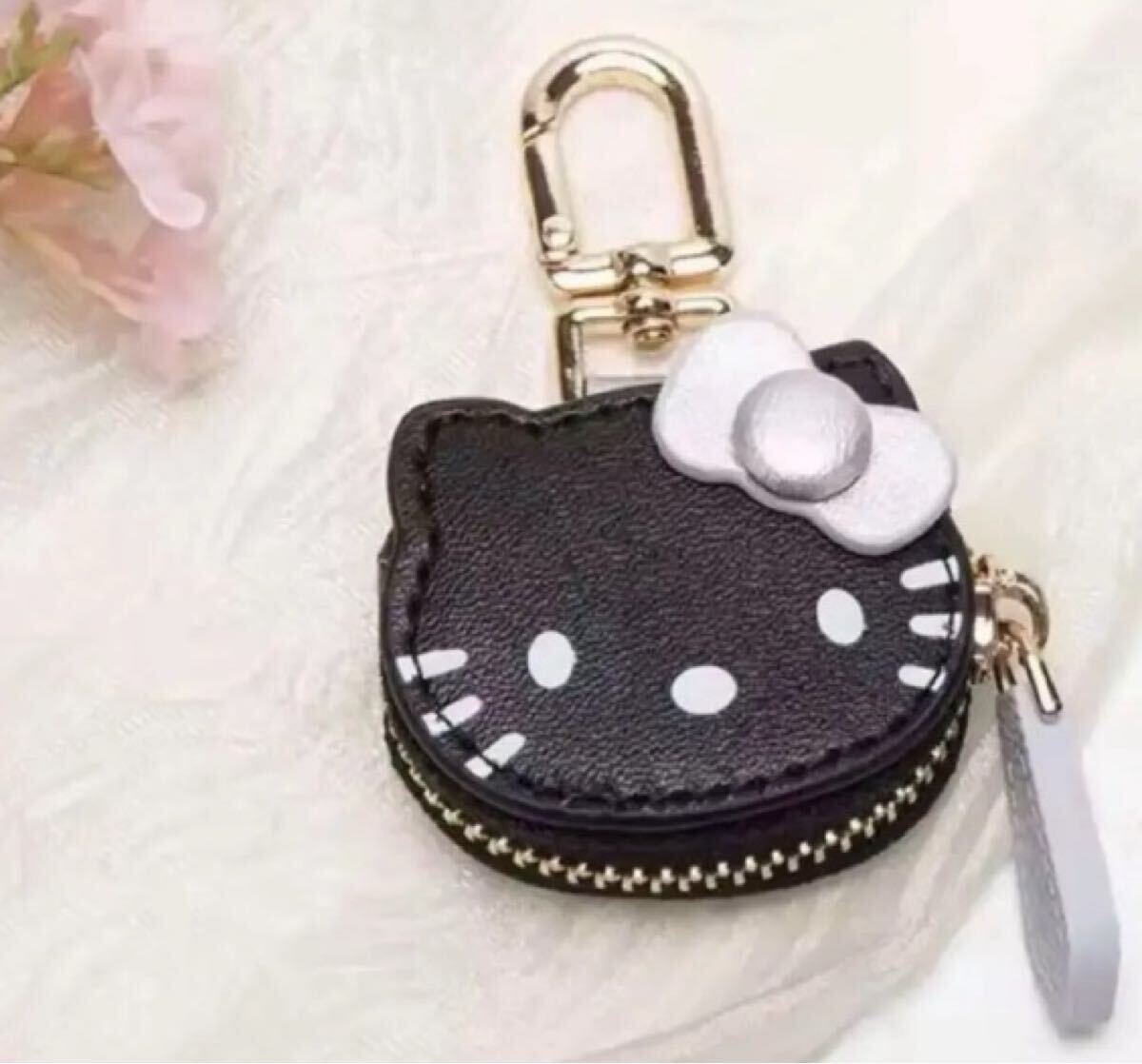 ハローキティ チャーム型コイン AirTag ケース 3種拍卖