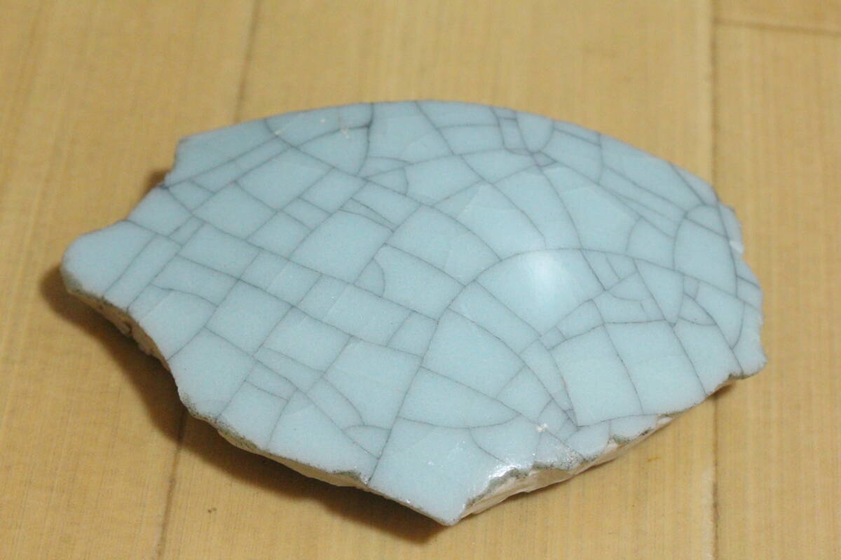 古董品 骨董 旧家蔵出 買い出し唐物 中国古玩美術品 清朝時期 希少氷裂紋青磁陶片 雍正乾隆 粉青釉 貴重品官窯高台底足残欠 陶片 時代物 拍卖