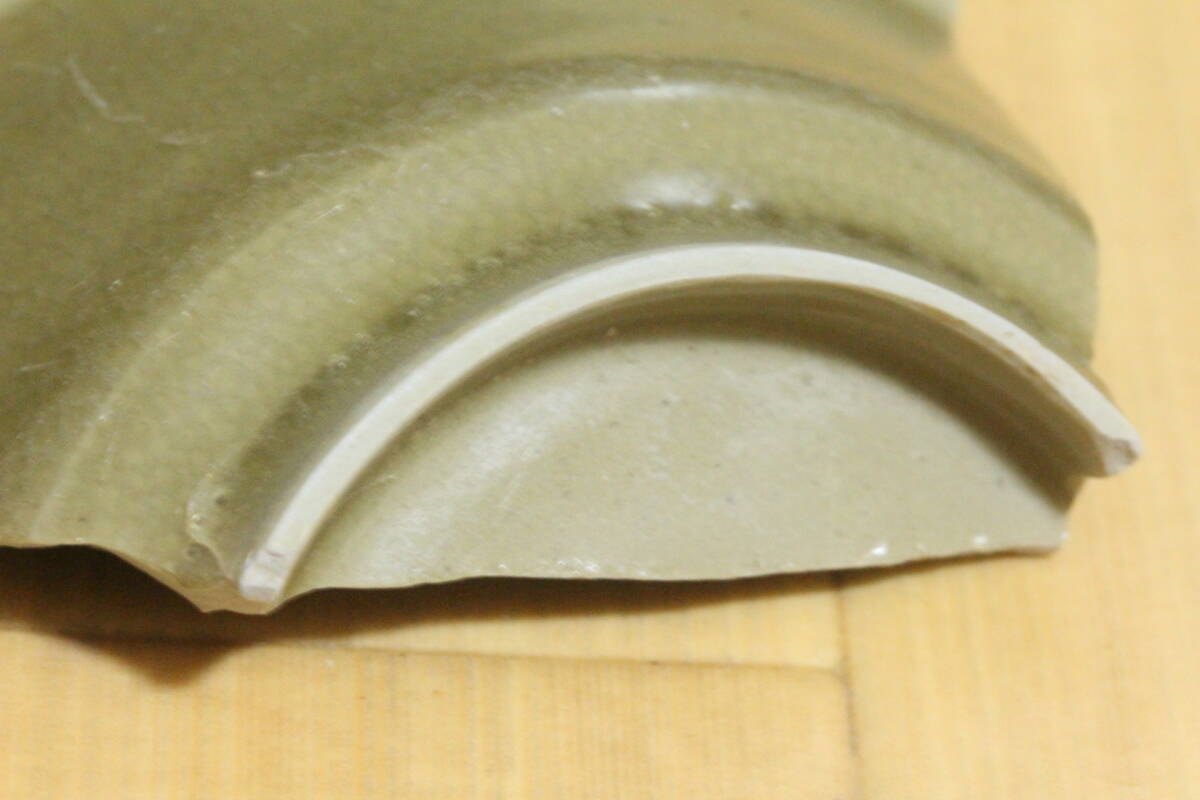 明時期 希少青磁瑪瑙釉薬陶片 陶磁器コレクション 唐物 中国古玩 古美術品 永楽宣徳 梅子青釉 処州龍泉官窯高台底足残欠 旧家蔵出拍卖