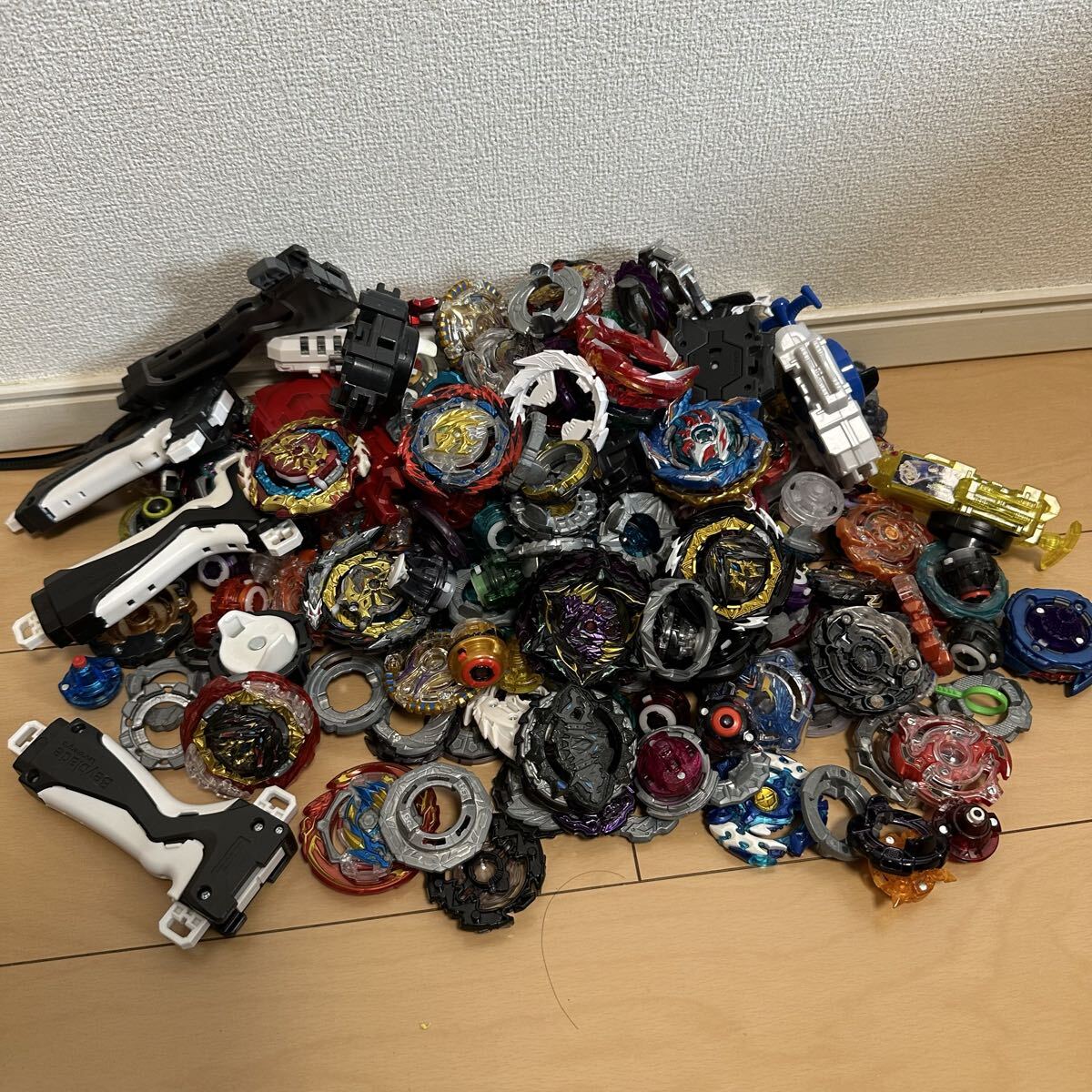 1円スタート ベイブレードバースト 引退品 パーツ大量セット  ランチャー付き 超ゼツ、GT、超王、 BEYBLADE A拍卖