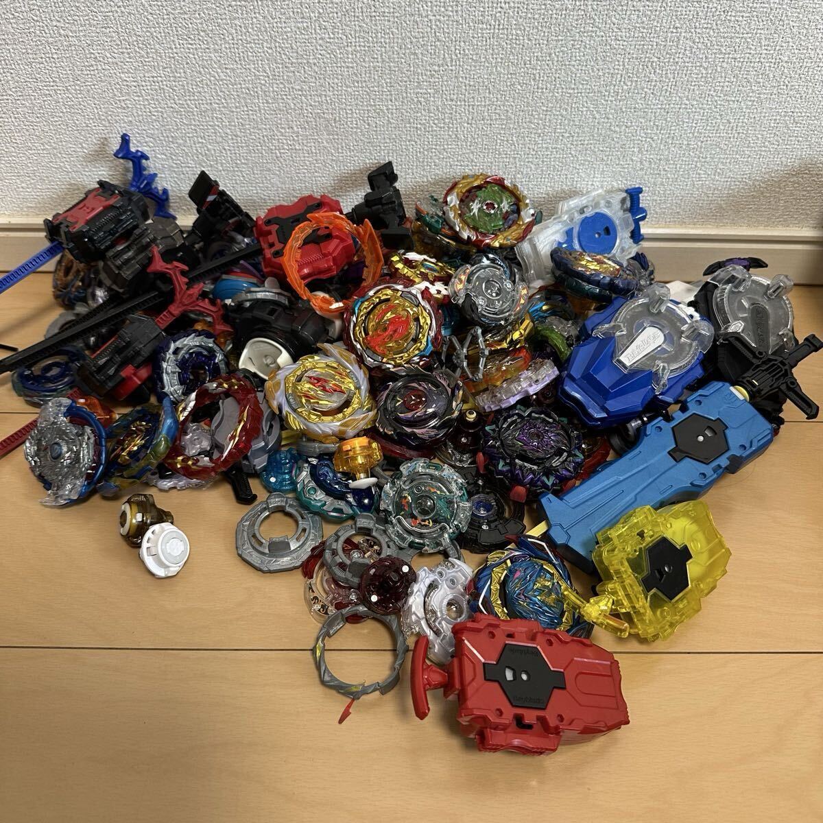 1円スタート ベイブレードバースト 引退品 パーツ大量セット  ランチャー付き 超ゼツ、GT、超王、 BEYBLADE C拍卖