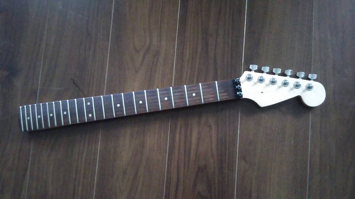 ストラト タイプ レギュラースケール・ つばだし22フレット フロイドローズ加工のネック拍卖