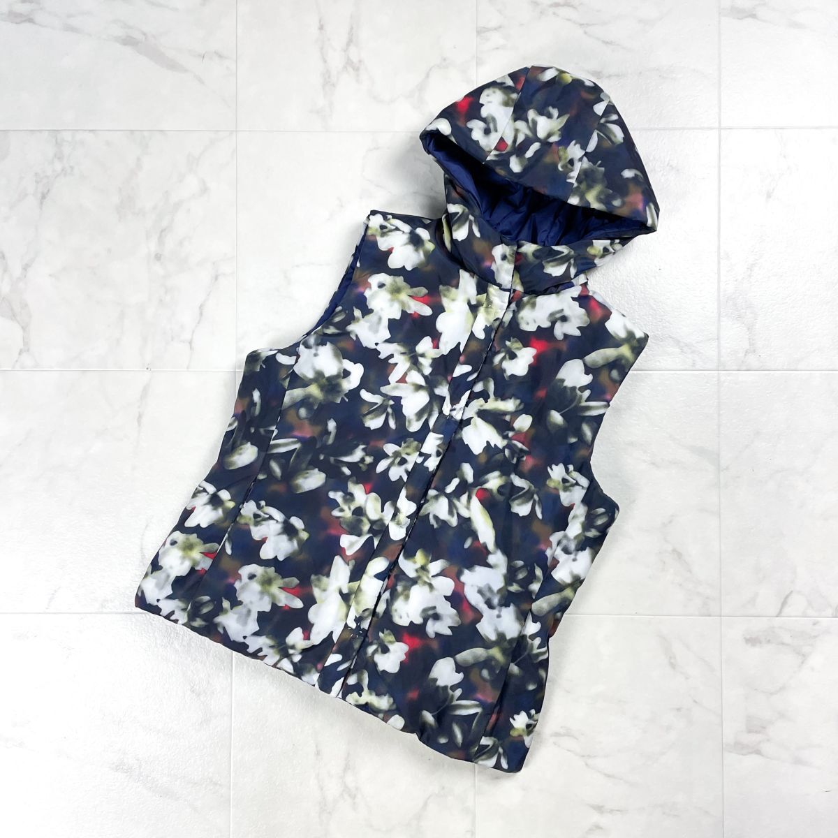 美品 ROSSO35 ロッソ 花柄リバーシブル中綿ベスト トップス アウター イタリア製 レディース ネイビー系 紺 サイズ44*GD896拍卖