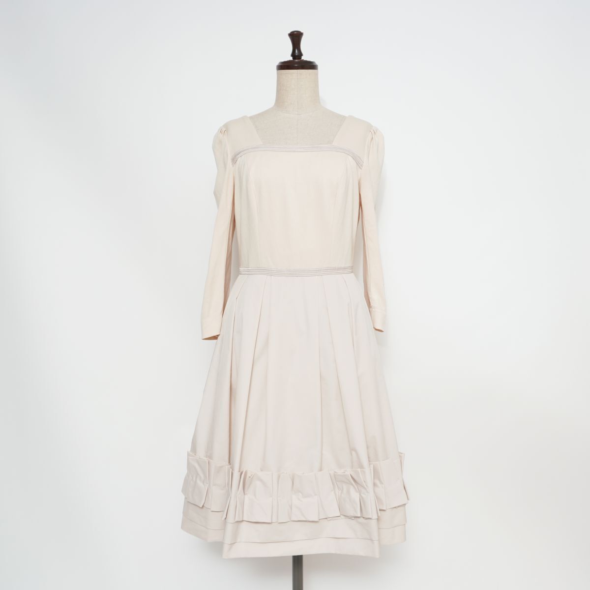 美品 COTOO コトゥー スクエアネックフリルワンピース フレア ミモレ丈 フォーマル レディース ベージュ サイズ36*GD1011拍卖
