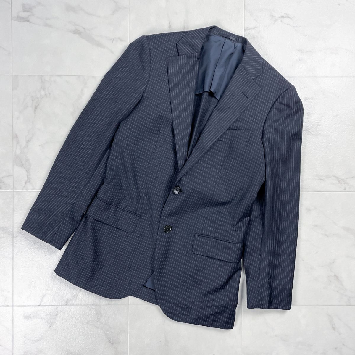 美品 TOMORROWLAND トゥモローランド ゼニア ウール100% ストライプテーラードジャケット 背抜き メンズ ブラック 黒 サイズ44*GD1053拍卖