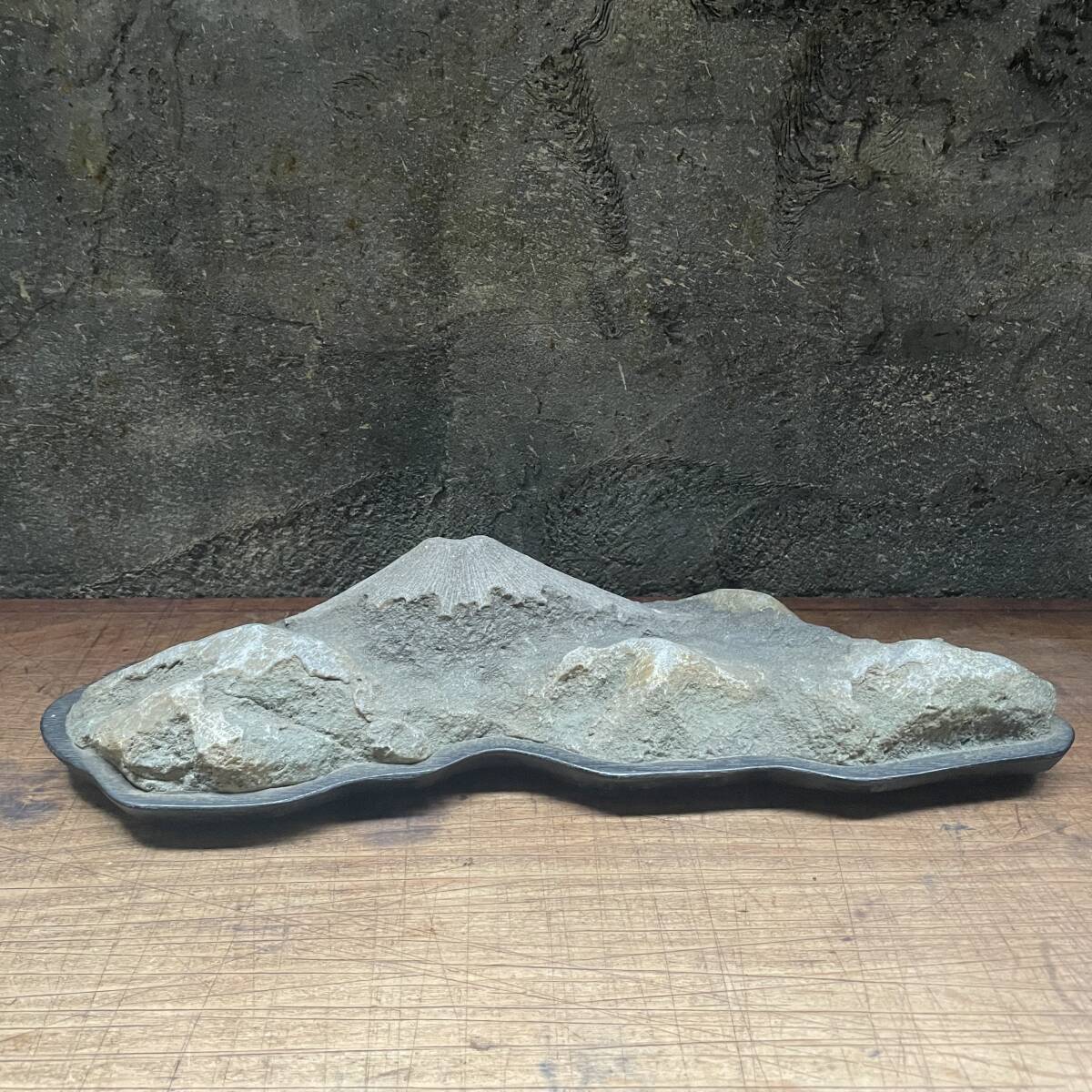 伊予石 伊予富士 台付 添景 添配 水石 盆石 鑑賞 天然石 遠山 富士山 連山拍卖