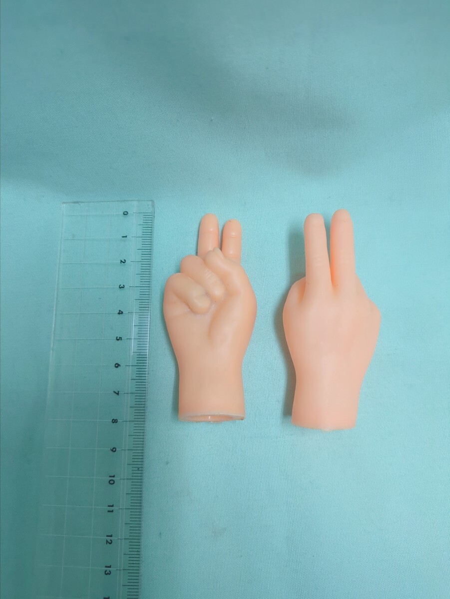 手 ソフビ 指人形 ハロウィン フィギュア 2点  パーツ ピース Vサイン拍卖