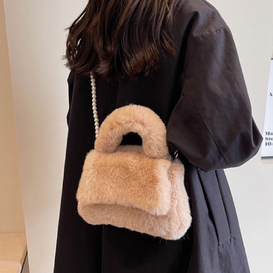 もこもこ パールチェーン ショルダーバッグ ベージュ ハンドバッグ ファー ミニバッグ レディース 秋冬 バッグ おしゃれ 小さめ拍卖