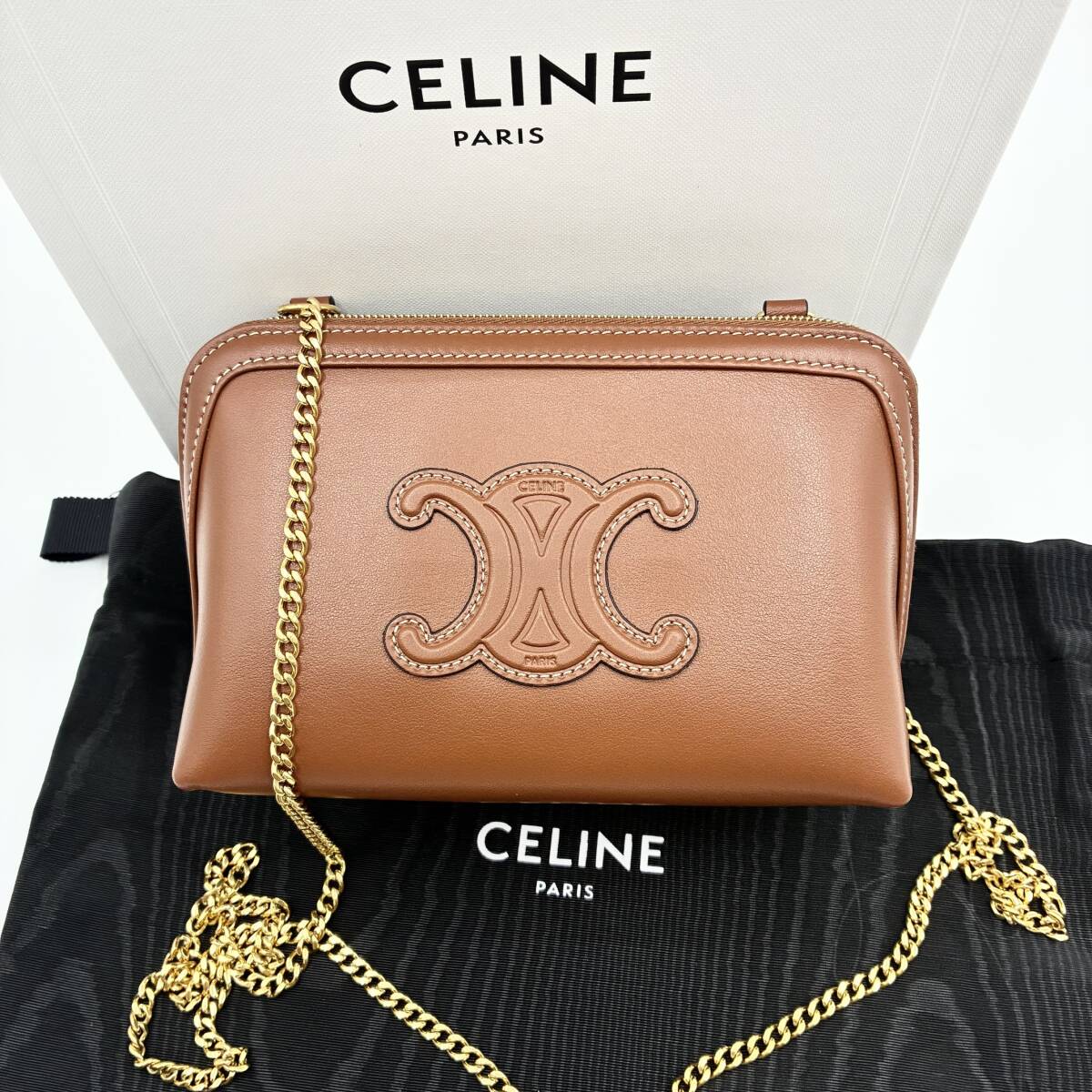 新品未使用!送料込み★CELINE★チェーンクラッチ CUIR TRIOMPHE拍卖